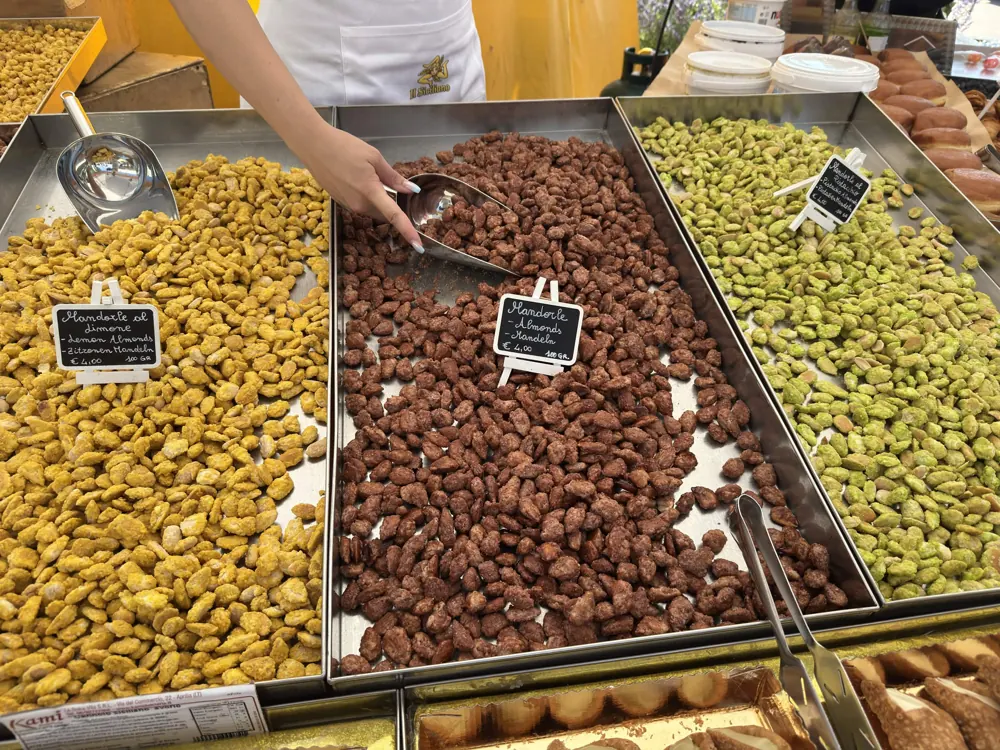 Mandorle pralinate al limone, al cacao e al pistacchio